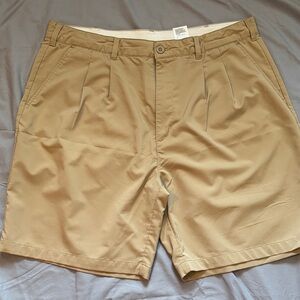 Reebok Men's Khaki Pleated Golf Shorts - Well Cared For Used Condition